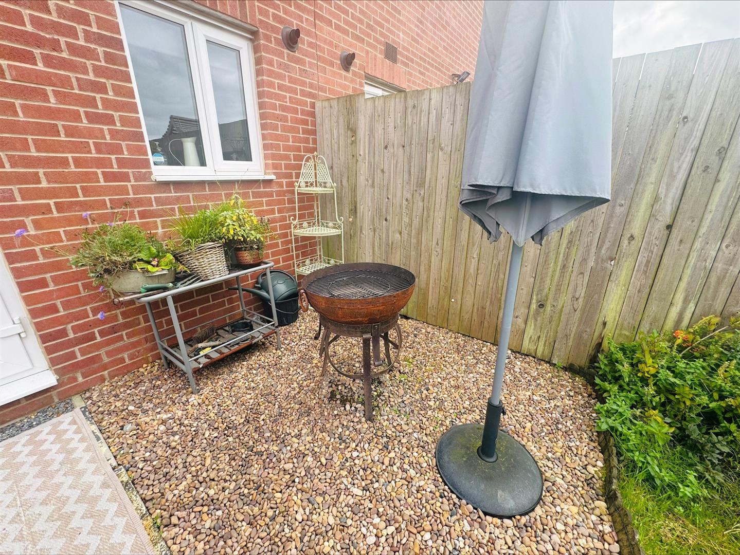 Clos Y Nant, Carway, Kidwelly, SA17 4JH
